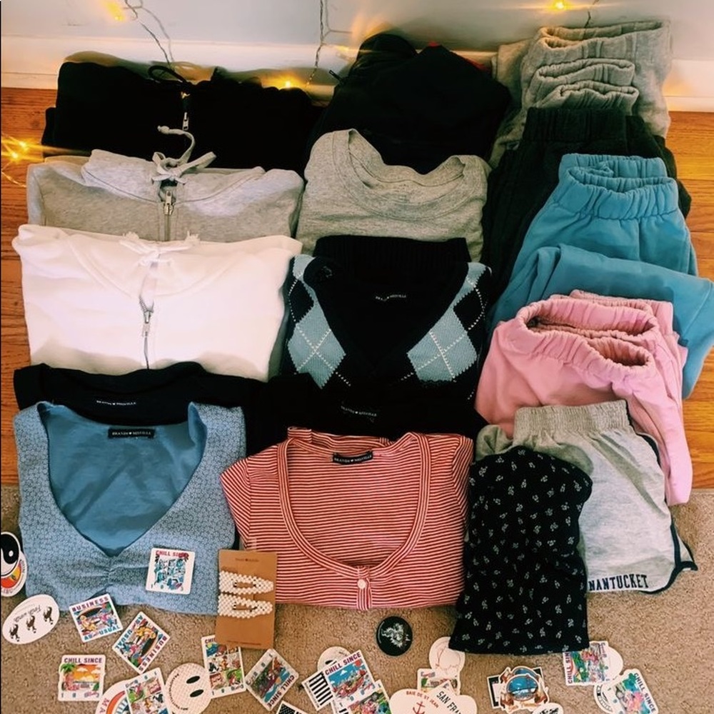 ✰ brandy melville mystery bundle!! ✰ - Picture 2 of 8